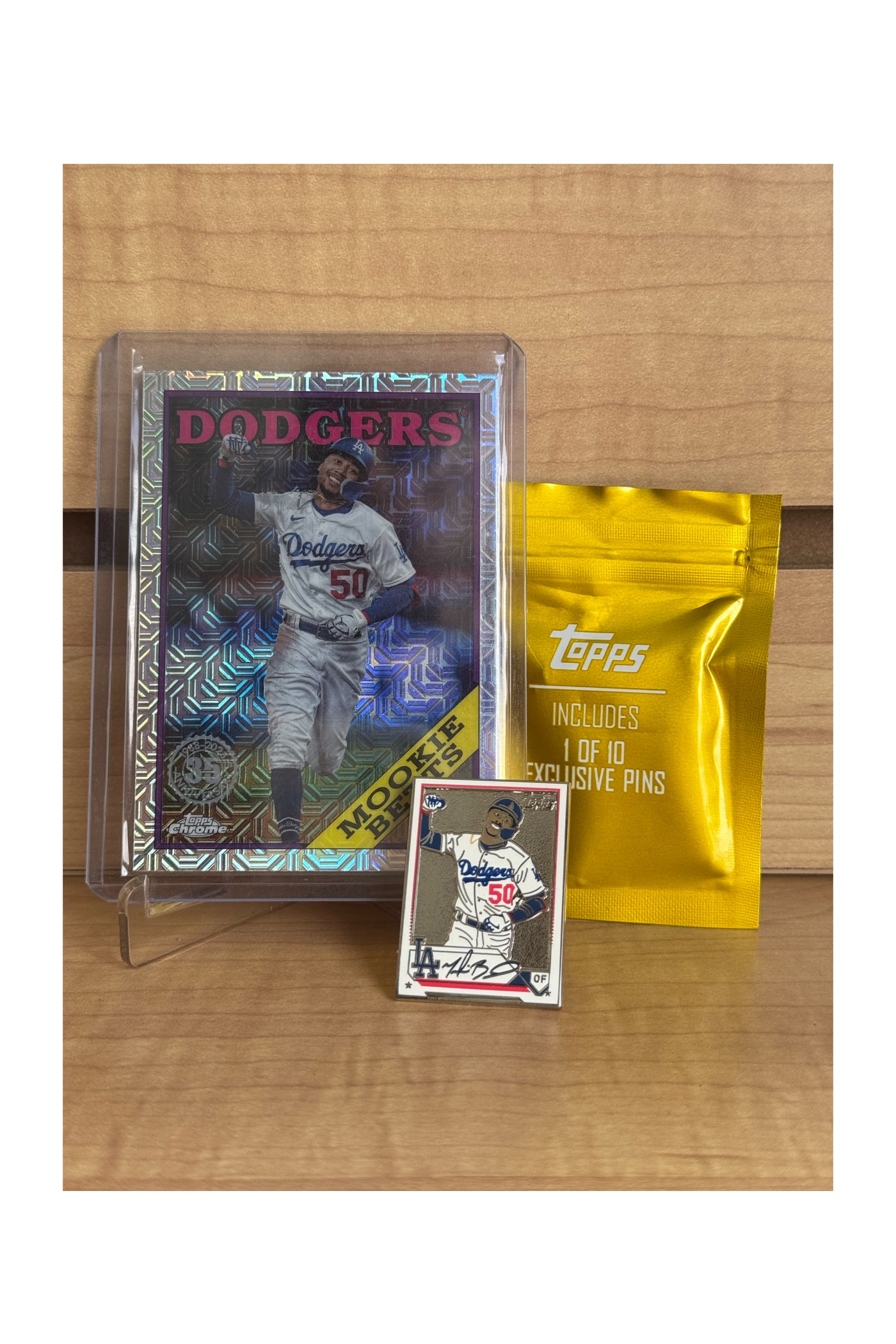 MLB Topps Player Card Set (1 Card + Matching Pin)